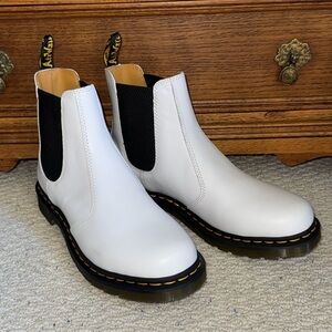 Dr. Martens 2976 Unisex Chelsea Ankle Boot Smooth White Leather & Yellow Stitch